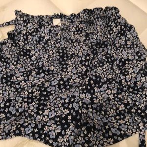 H&M tie front shorts